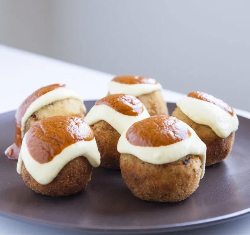 Patatas bravas.